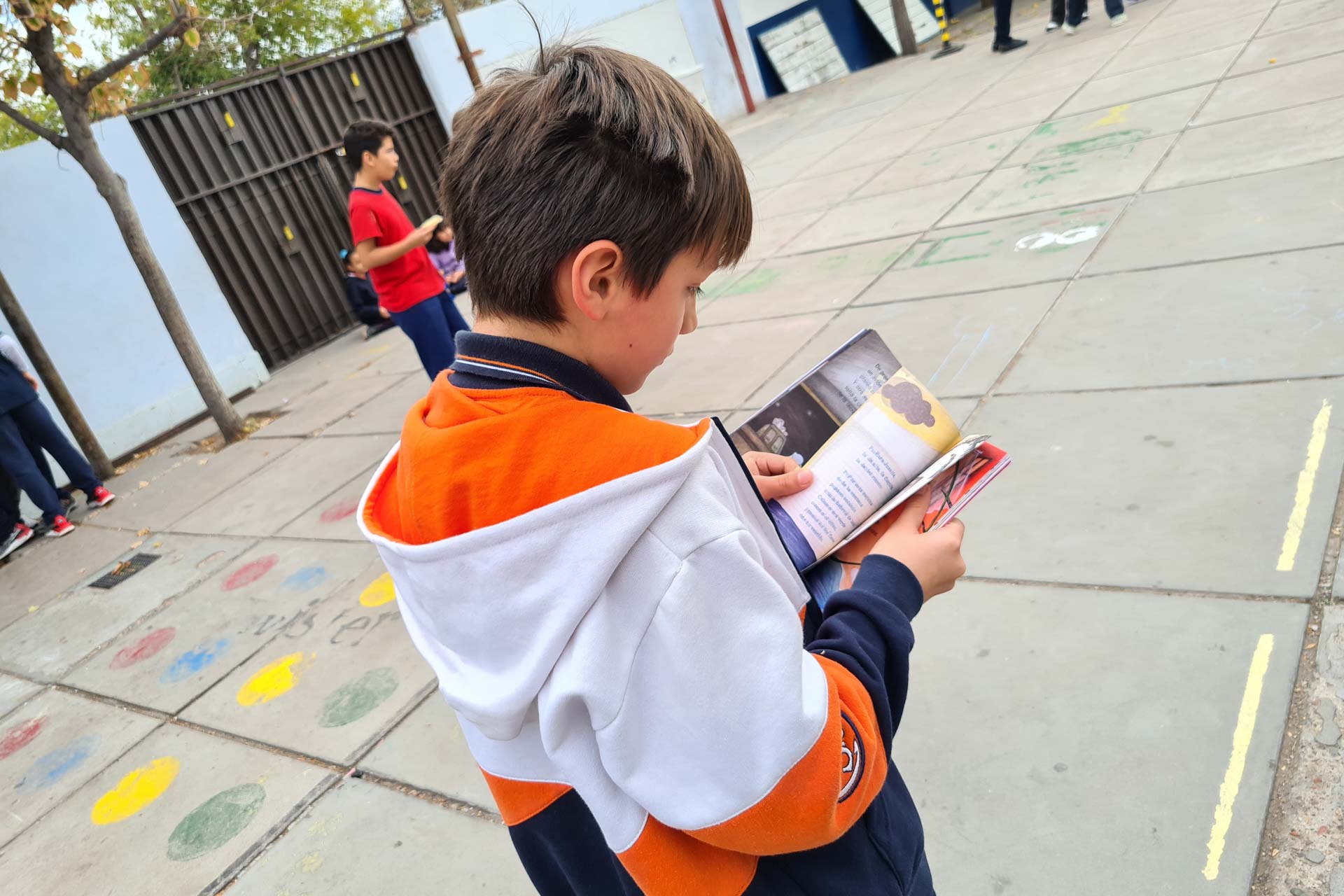 Niño leyendo