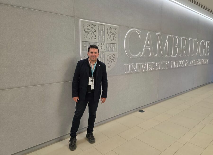 García Zalazar viajó a Inglaterra para abordar temas educativos