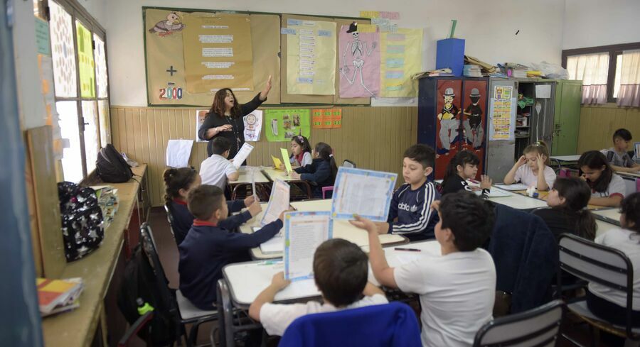 Está acreditada la primera cuota para útiles escolares e indumentaria