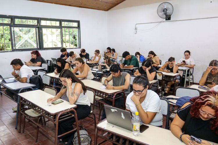 Comenzó el examen de ingreso para Educación Superior