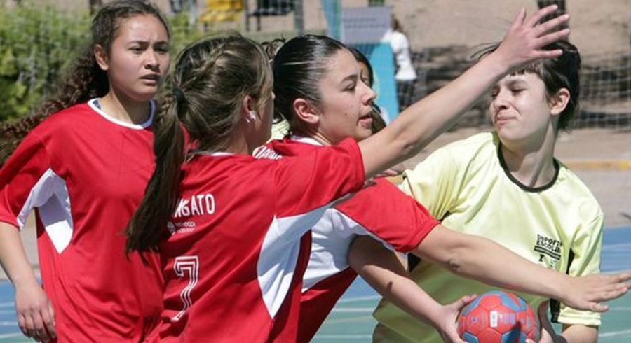 Convenio entre la DGE y FADEP permitirá a las escuelas utilizar predios deportivos en Guaymallén y Maipú