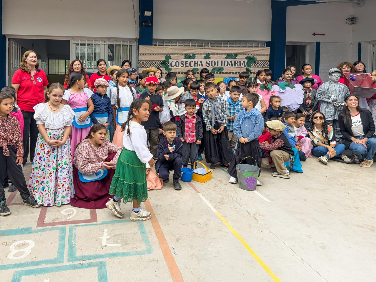 La escuela Amador Rodríguez tuvo su cuarta cosecha solidaria