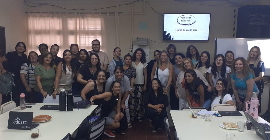 La Escuela Abelardo Vázquez capacitó a sus docentes en pizarra digital e Inteligencia Artificial