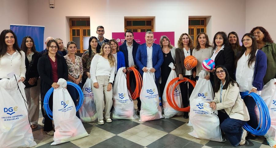 Godoy Cruz acordó con la DGE el uso del financiamiento educativo y recibió material deportivo
