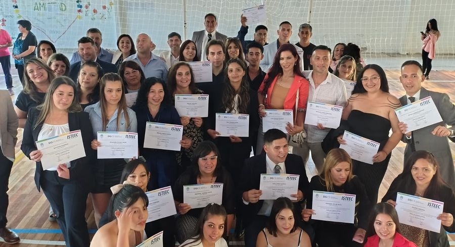 El ISTEEC entregó diplomas a 80 egresados en Gestor en Logística Minera