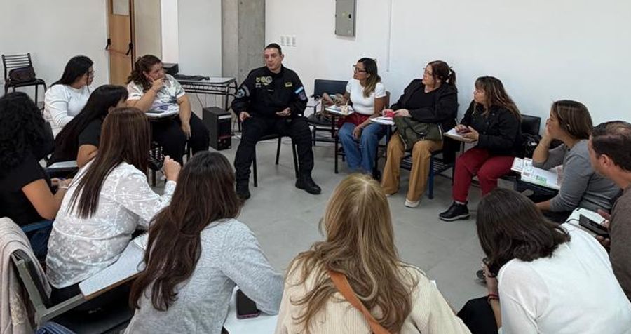 Docentes de nivel secundario se forman en cuidados y prevenciones sobre situaciones emergentes