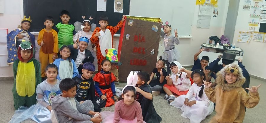Estudiantes de la escuela Alte. Guillermo Brown viven la lectura a través de dramatizaciones y disfraces