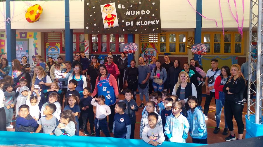 Alumnos del Jardín Gregorio Aráoz Alfaro recibieron a Klofky