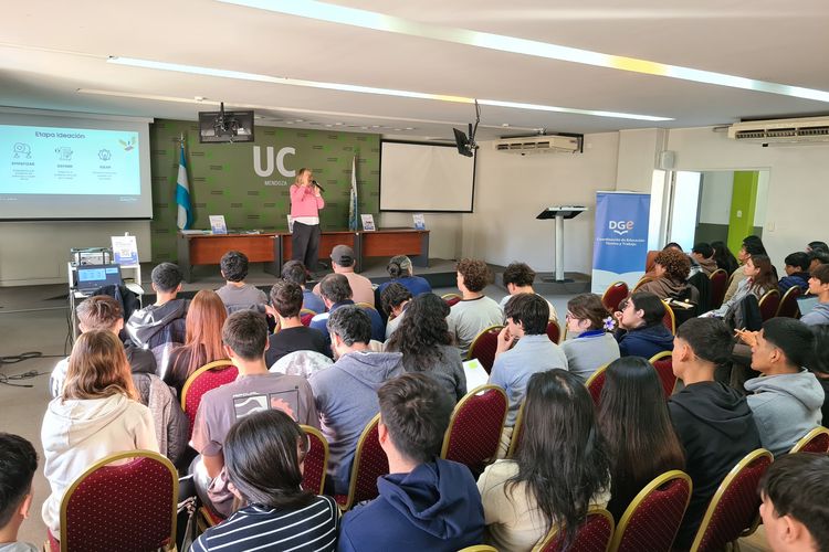 La DGE junto a Samsung realizaron un taller para estudiantes de escuelas técnicas