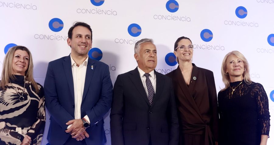 En Buenos Aires, Cornejo expuso sobre el modelo educativo de Mendoza
