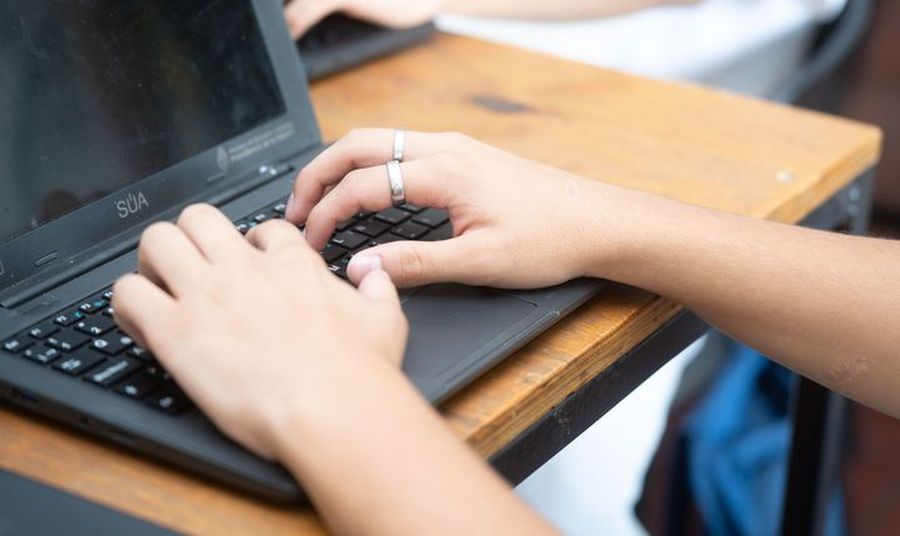 Educación lanza el curso Infancias y Adolescencias en Entornos Digitales