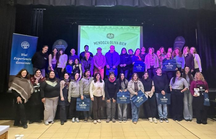 Estudiantes participaron del III concurso de jóvenes catadores de aceite de oliva extra virgen