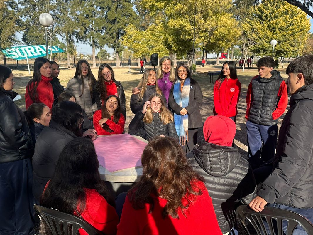 Estudiantes de Secundaria participaron del primer encuentro Hackathon “Las voces transformadoras de nuestros jóvenes”