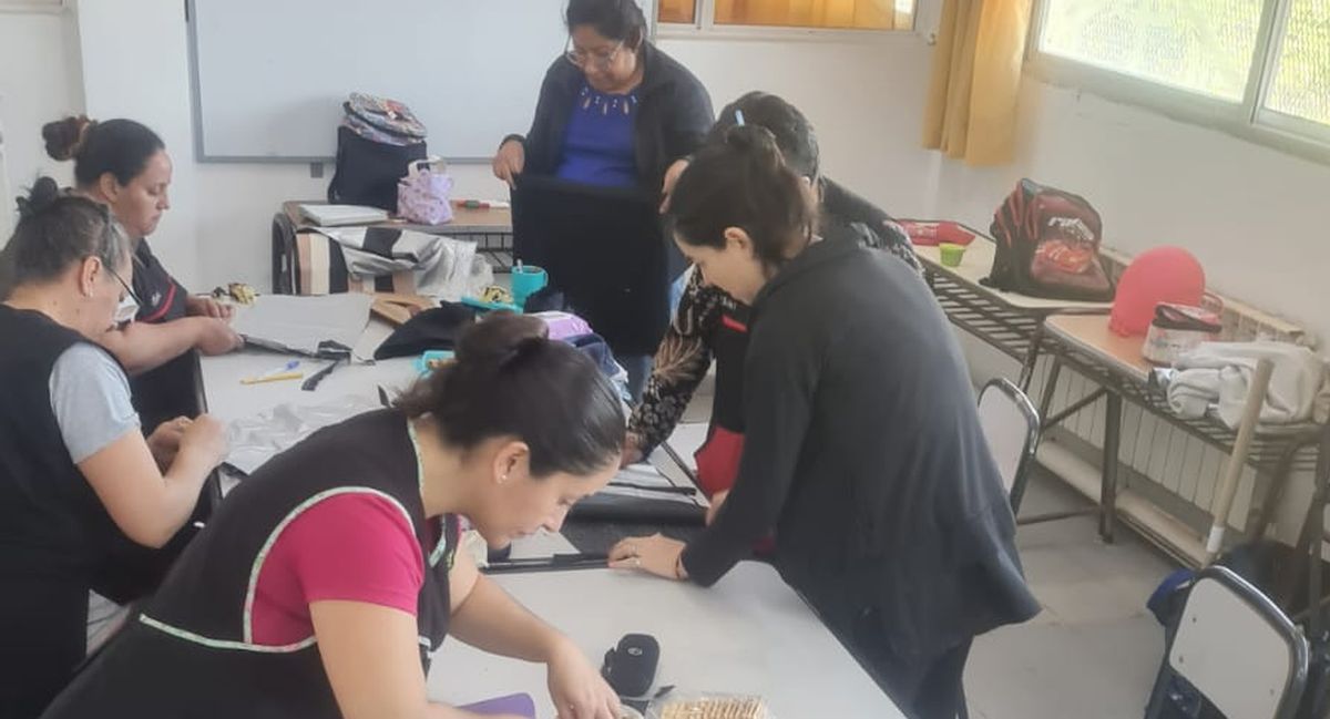 MANUALIDADES estudiantes-manualidades-costura