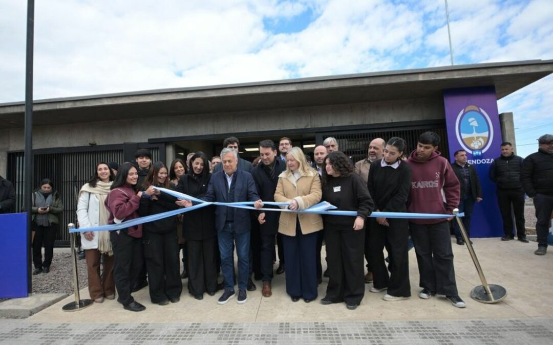 Cornejo inauguró el nuevo edificio de la Escuela Juan Isidro Maza y fortalece la infraestructura educativa en Maipú