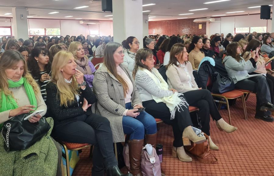 Más de 300 directores de Escuelas Alfa en Red se capacitaron en autoevaluación
