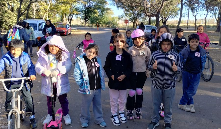 Familias y escuela en movimiento: Una jornada sobre ruedas y salud en Colonia Elena