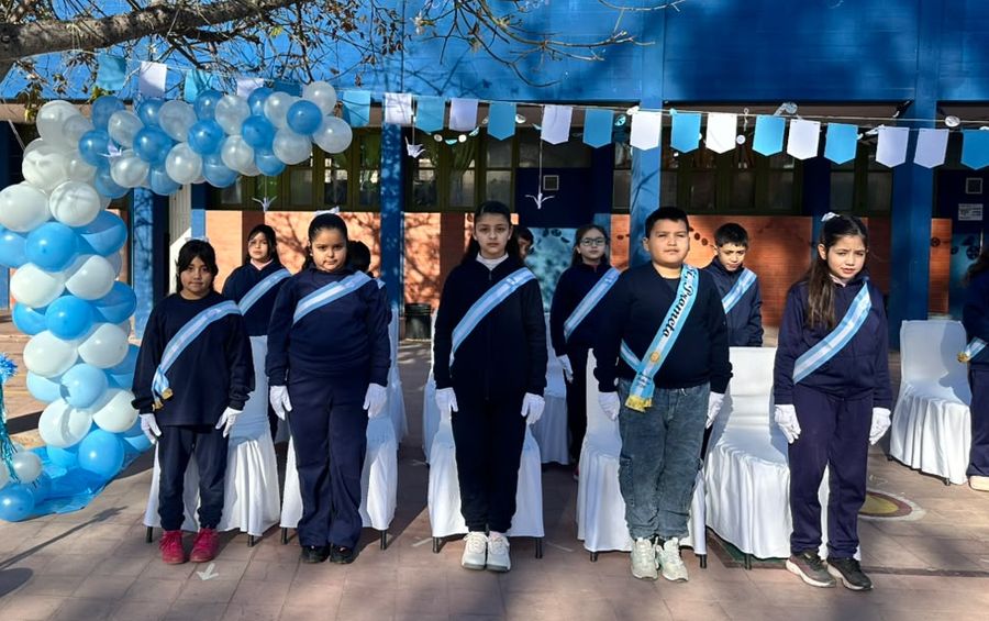 Estudiantes de la escuela Zuviría expresaron su Promesa de Lealtad a la Bandera