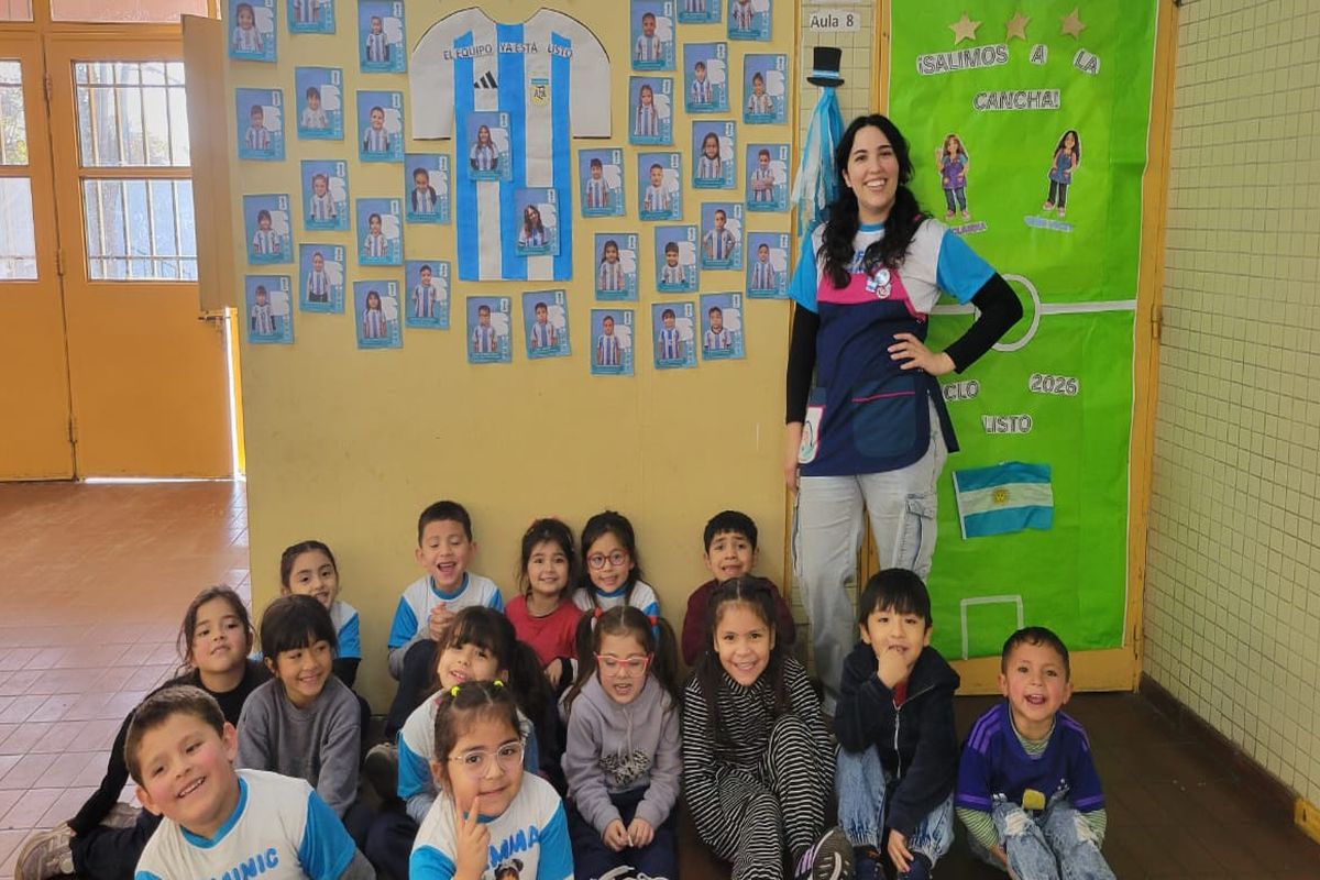 estudiantes escuela_02 estudiantes-primaria-docente-actividades sobre el mundial- cartelera