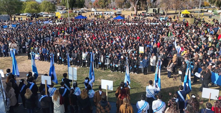 Autoridades del gobierno escolar presenciaron los Actos de Promesa y Juramento de Lealtad a la Bandera Nacional