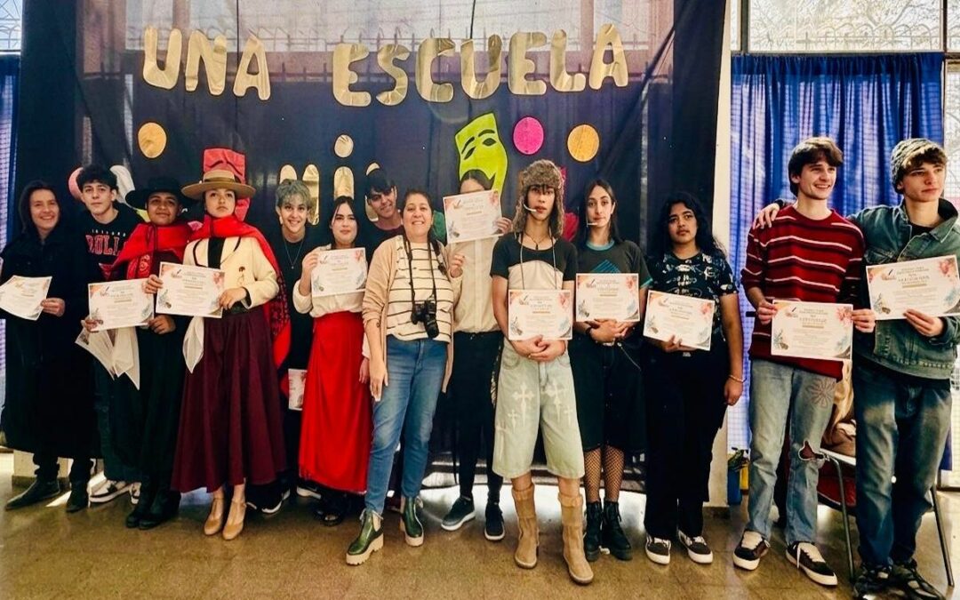 El talento estudiantil se destacó en un certamen que celebró la creatividad y la expresión artística