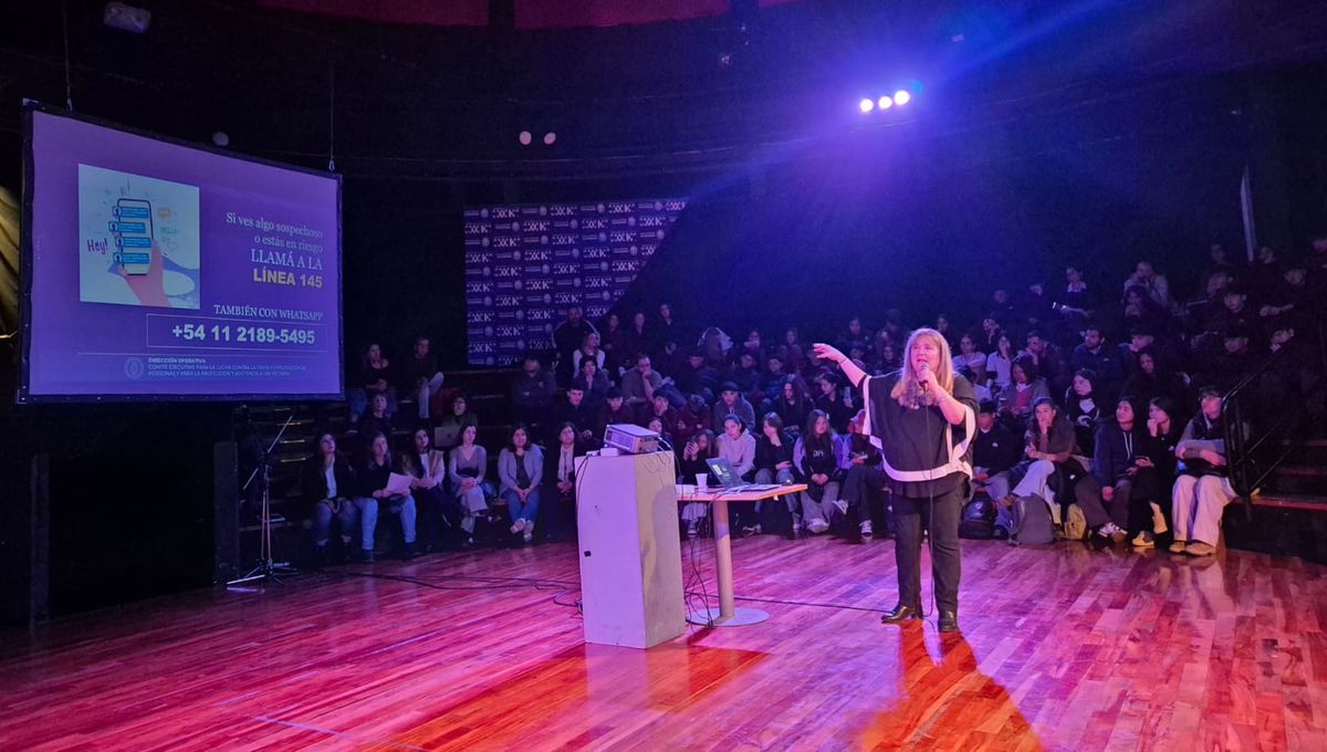 estudiantes- charla sobre trata de personas