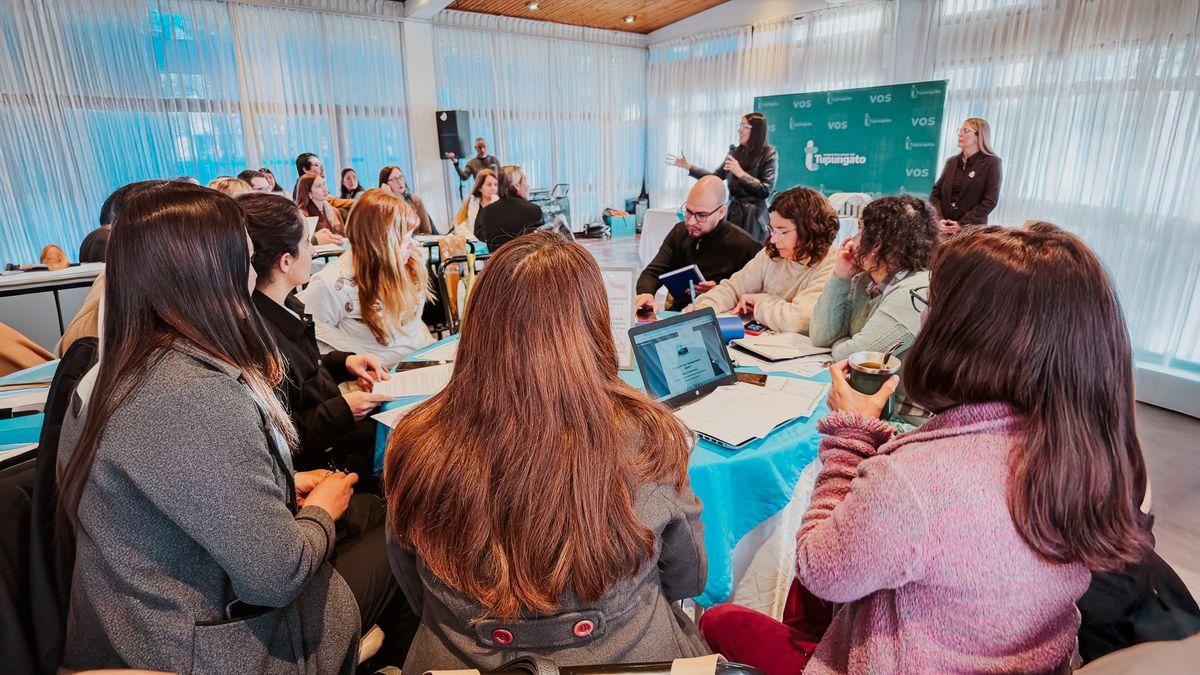 Estudiantes le enseñan a sus pares cómo mejorar el egreso efectivo en la Secundaria