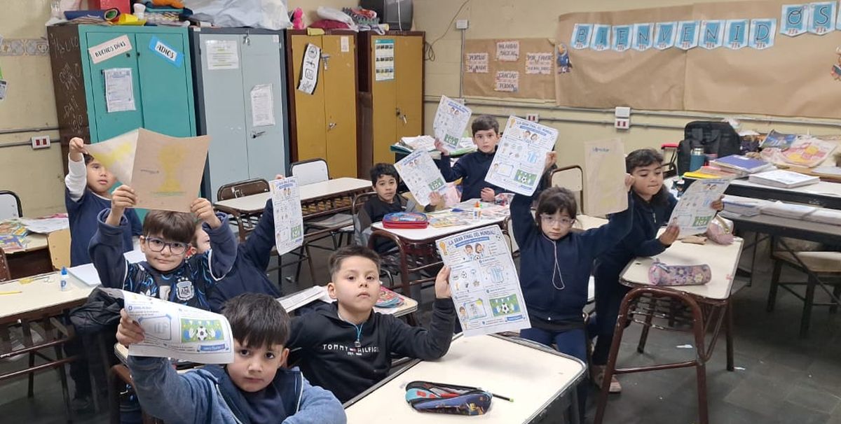 estudiantes-actividad escolar-aula-útiles escolares