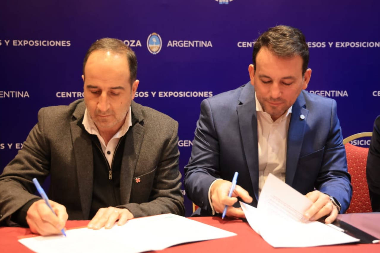 autoirdades firmando