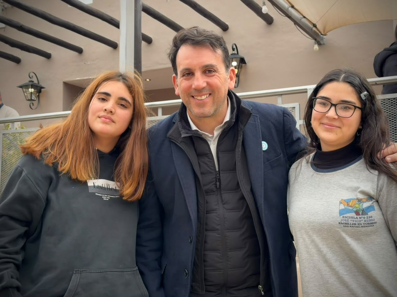 Portal Educativo DGE Gobierno de Mendoza García Zalazar con dos estudiantes