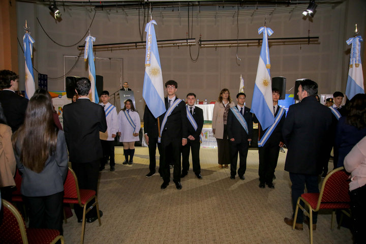 Portal Educativo DGE Gobierno de Mendoza dge-estudiantes-materiales-autoridades-escolares-abanderados y escoltas
