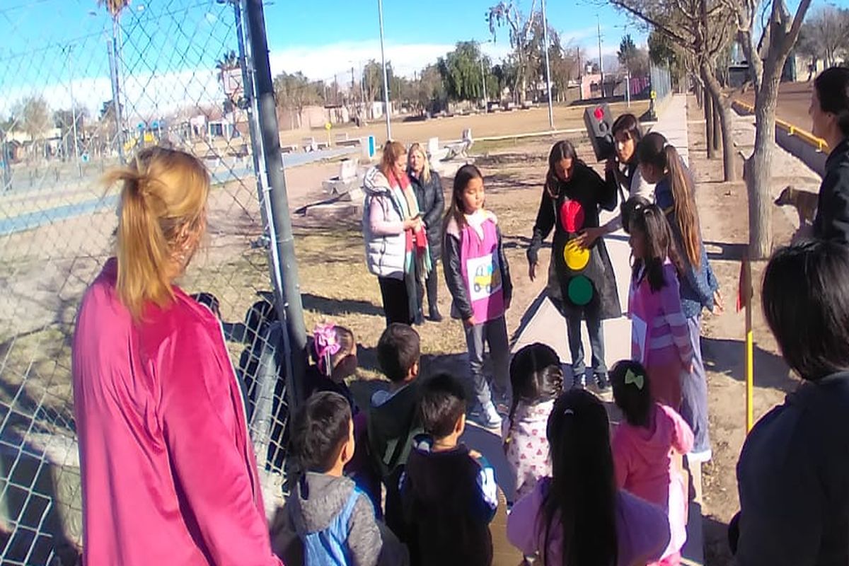 estudiantes-docentes-patio