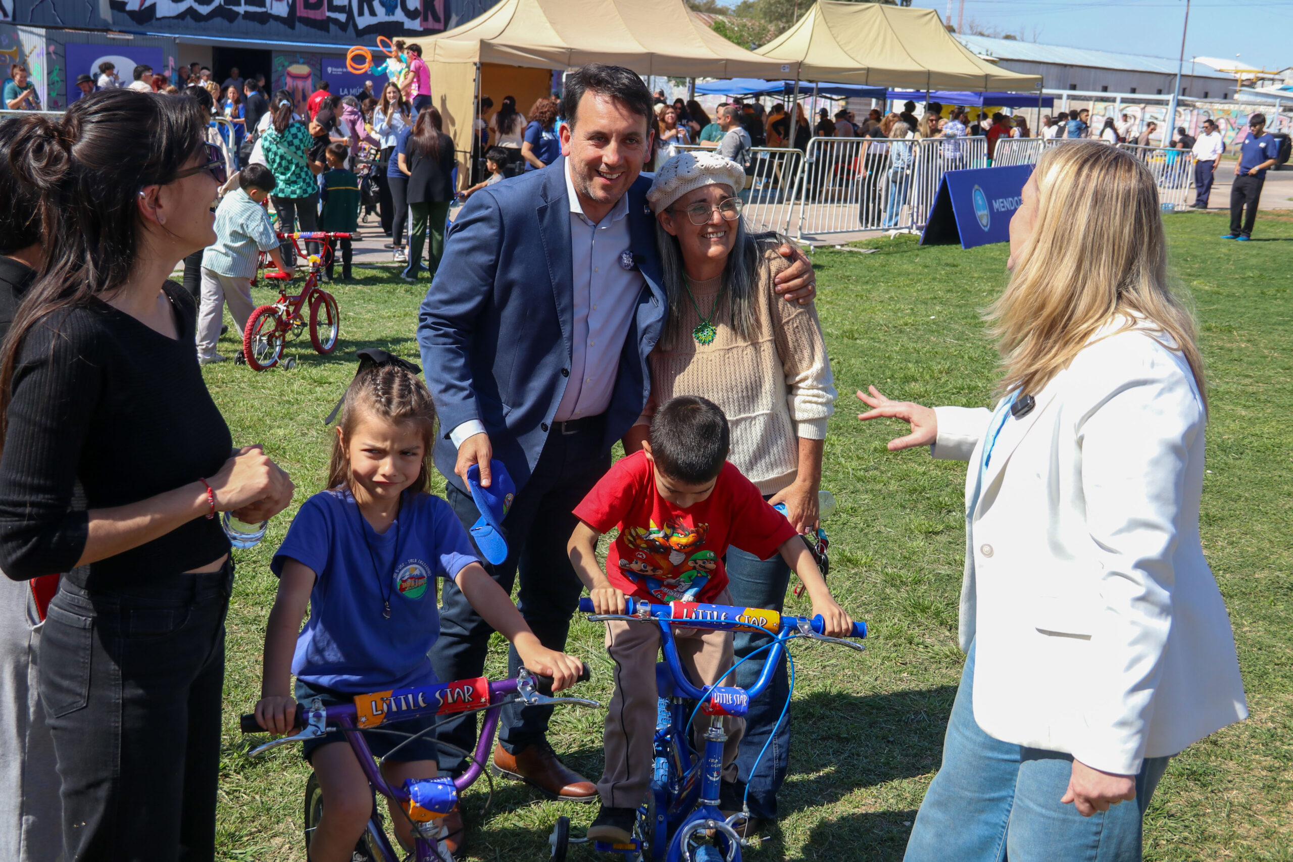 García Zalazar entregó 150 bicicletas a estudiantes de Salas de 5 años