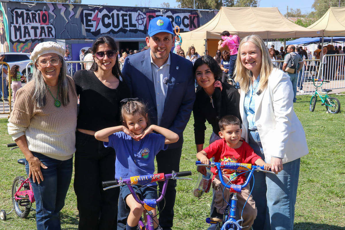 García Zalazar entregó 150 bicicletas a estudiantes de Salas de 5 años