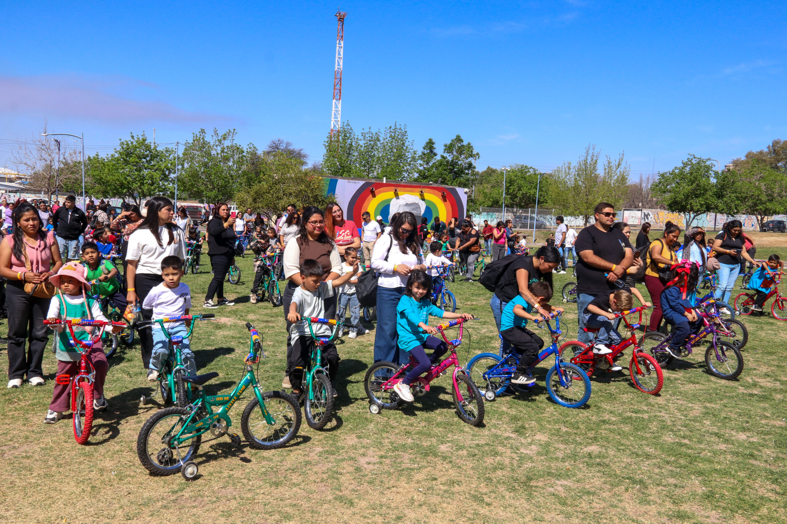 García Zalazar entregó 150 bicicletas a estudiantes de Salas de 5 años