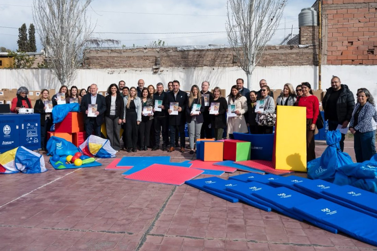 Mendoza completó la cobertura de carros tecnológicos en las escuelas de Godoy Cruz
