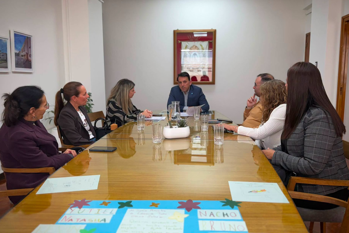 Autoridades - mesa de trabajo - certificación de formación docentes profesionales
