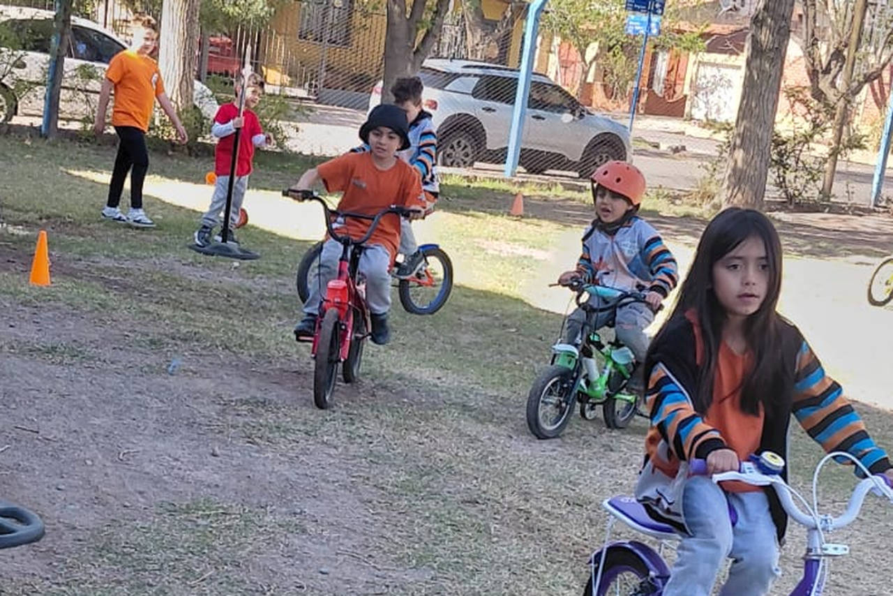 bicicleteada-reunio-a-estudiantes-de-Nivel-Inicial.