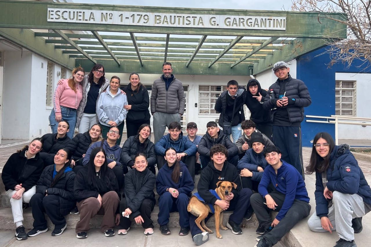 estudiantes en actividad escolar recreativa
