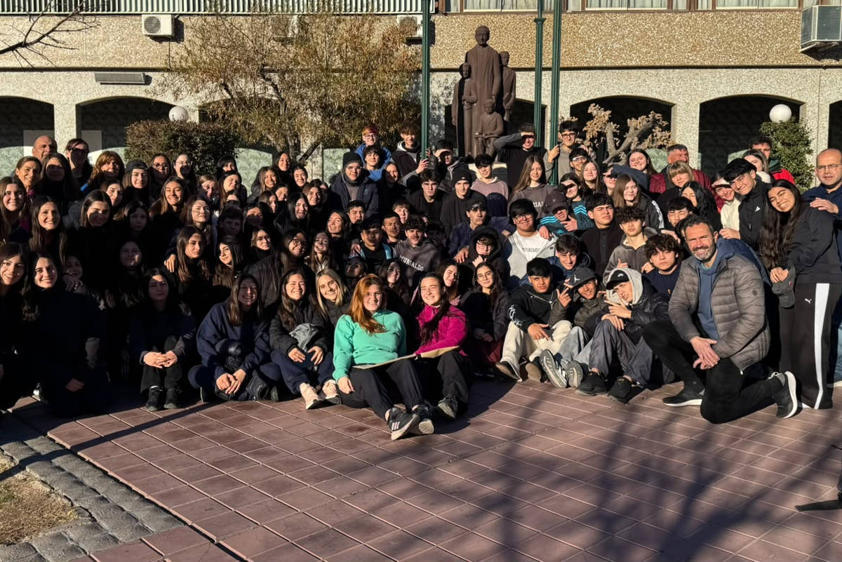 estudiantes en actividad escolar recreativa