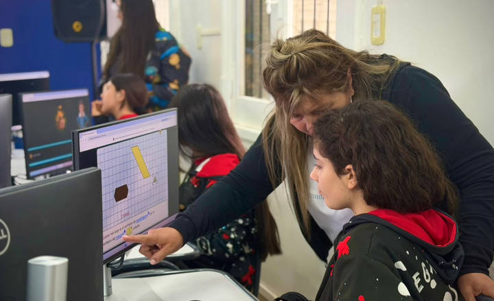 DGE y Las Heras inauguraron un aula de formación digital e IA