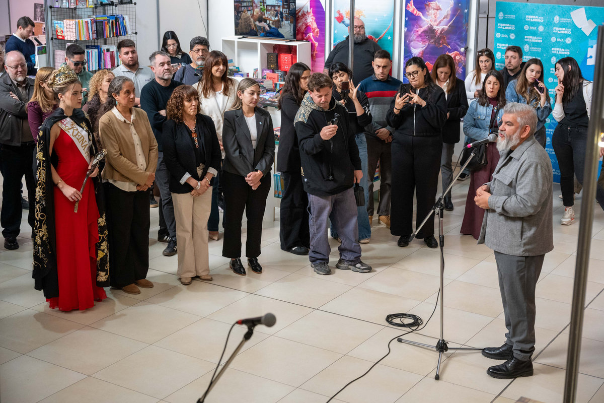 Estudiantes, docentes y familias participan de la Feria del Libro 2026