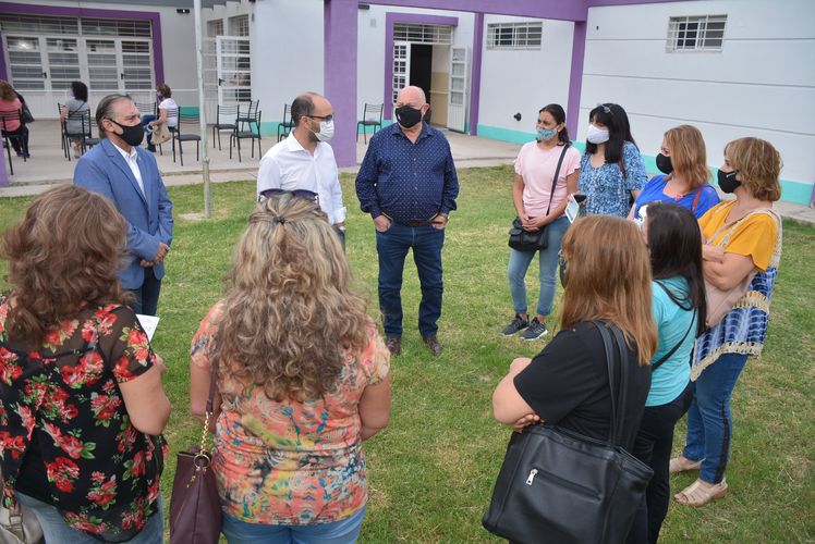 15 mil docentes se vacunaron contra el COVID (1)