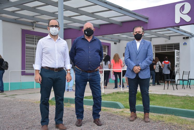 15 mil docentes se vacunaron contra el COVID (3)