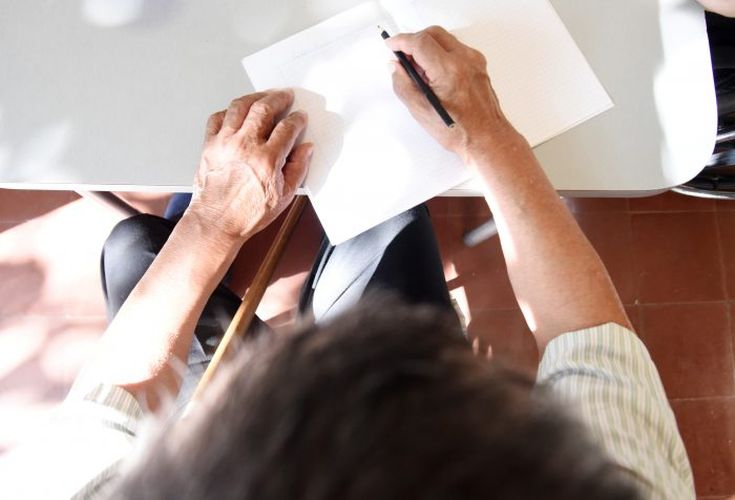 Adultos mayores comenzaron las clases para terminar la primaria (5)