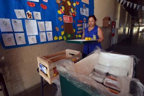 Entrega de merienda y material educativo_06