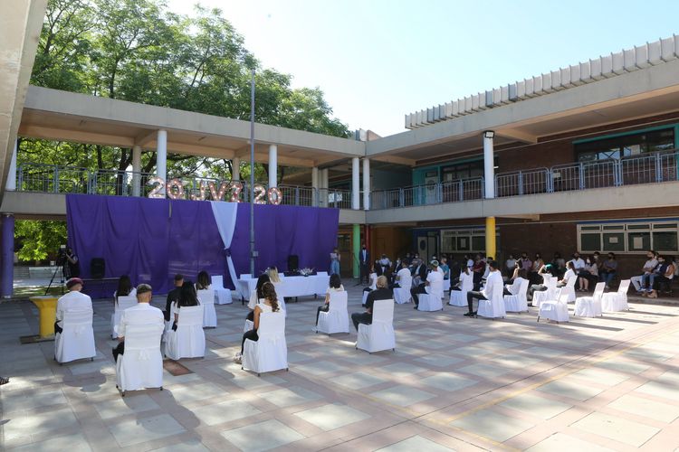 Escuelas de primaria y secundaria realizan actos de colación_2020-protocolos establecidos (3)