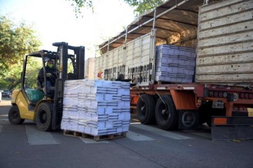 Dirección General de Escuelas . Llegada de libros de alfabetización.