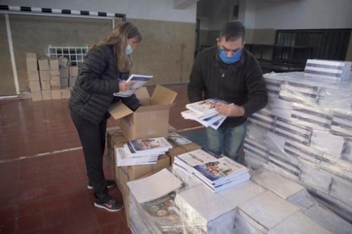 Dirección General de Escuelas . Llegada de libros de alfabetización.