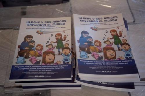 Dirección General de Escuelas . Llegada de libros de alfabetización.